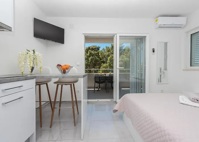 M&a Макарска