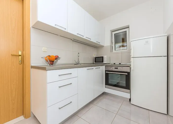 M&a Макарска