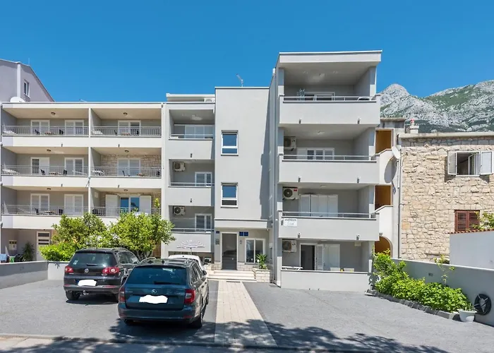 M&a * Макарска